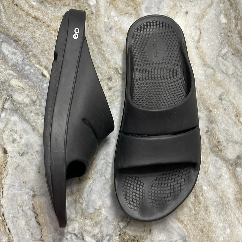 OOFOS OOahh Open Toe Slide Lightweight Recovery Footwear Sandal Black M13  W15